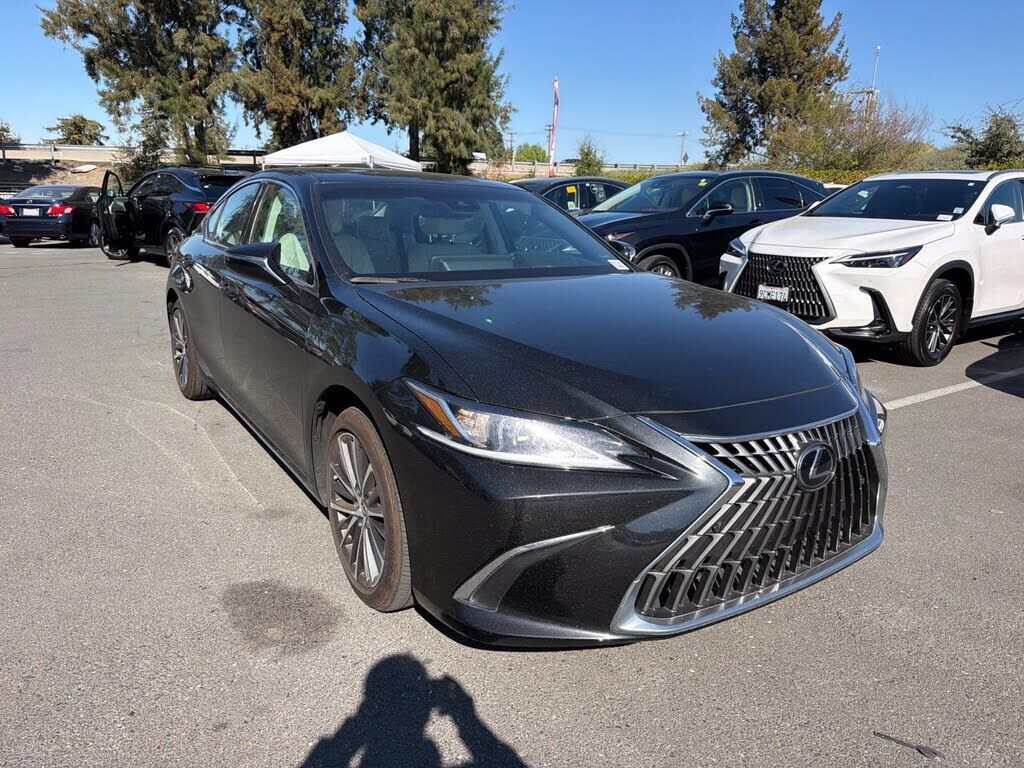 2024 LEXUS ES