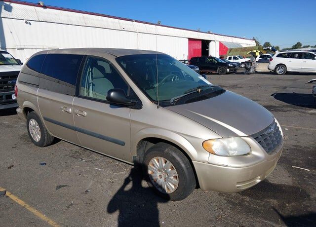 2005 CHRYSLER Town and Country