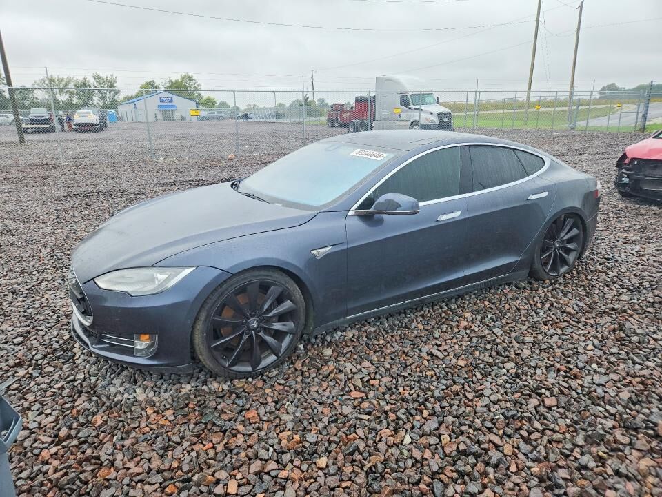 2015 TESLA Model S