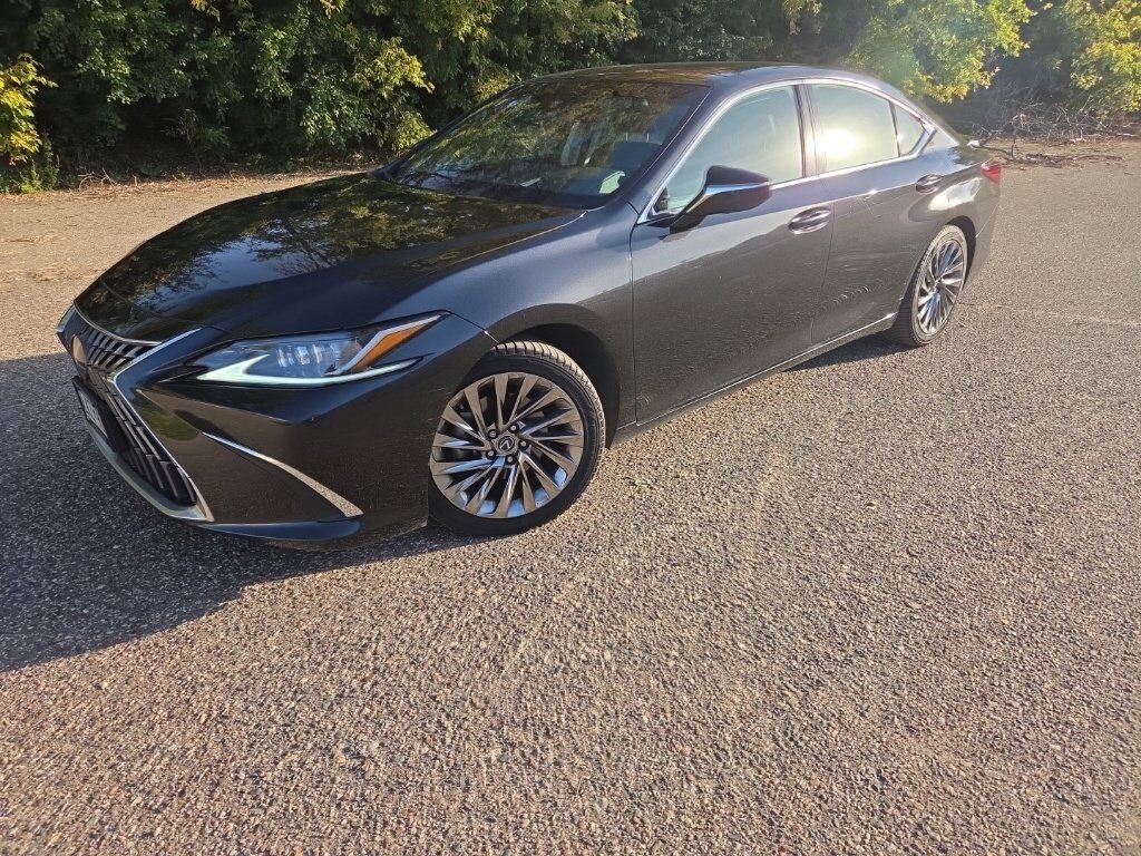 2024 LEXUS ES