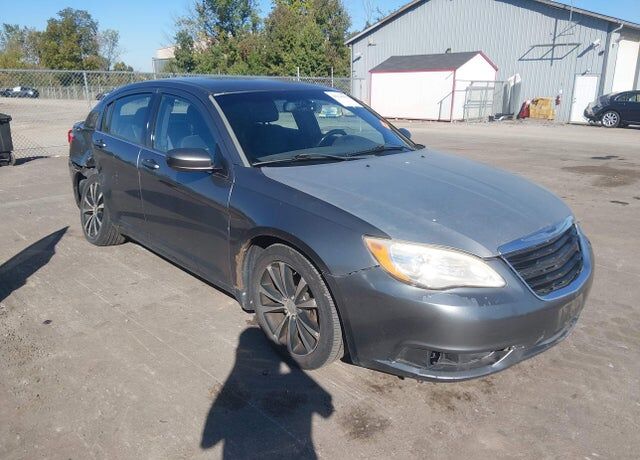2011 CHRYSLER 200