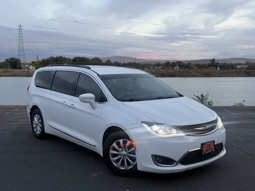 2017 CHRYSLER Pacifica