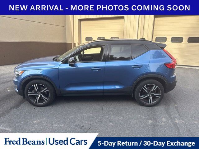 2021 VOLVO XC40