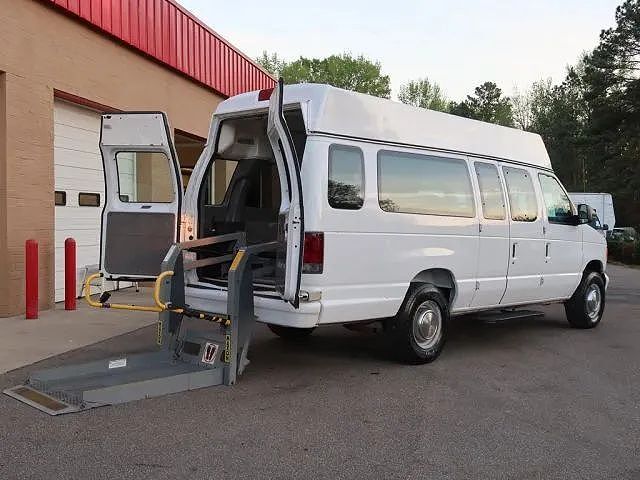 2005 FORD E-250