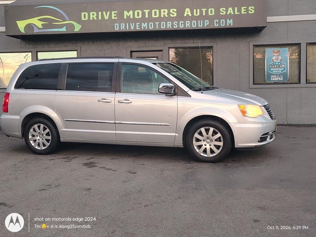 2011 CHRYSLER Town and Country
