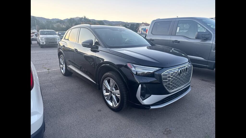 2023 AUDI Q4