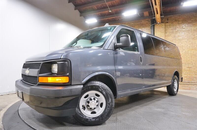 2017 CHEVROLET Express