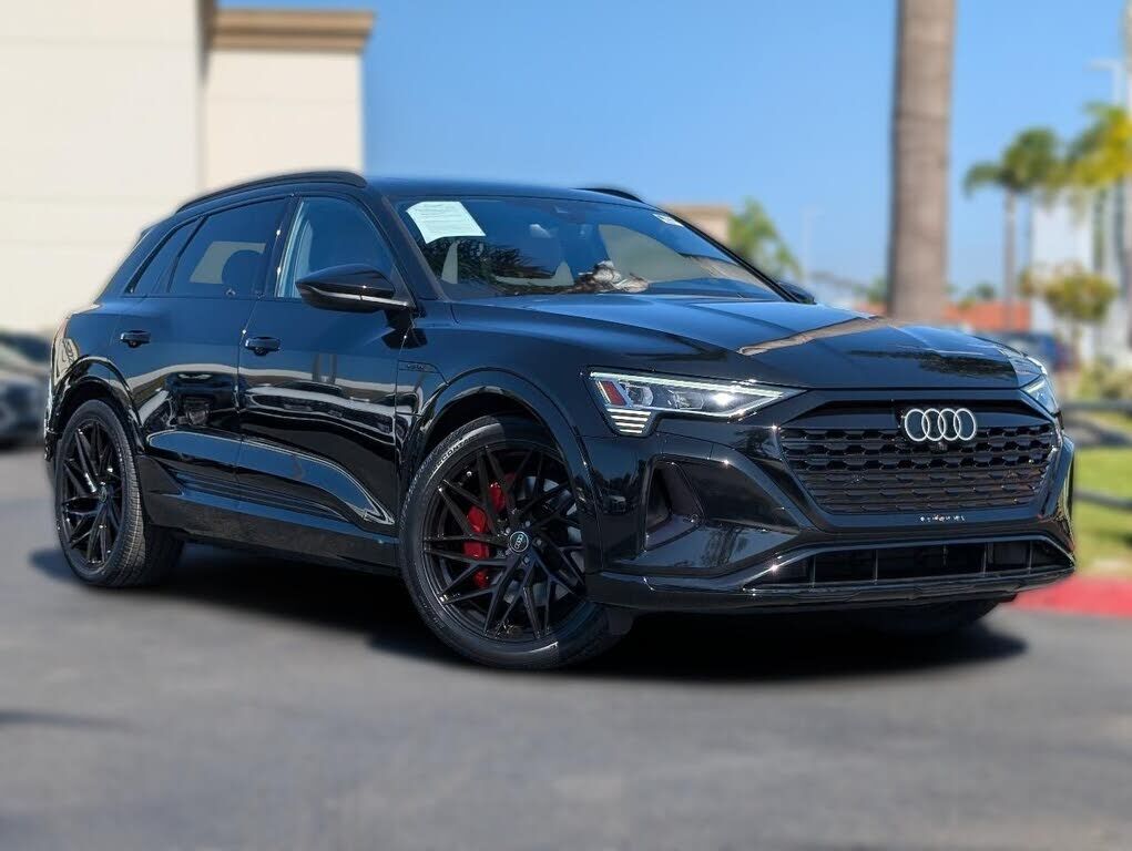 2024 AUDI Q8