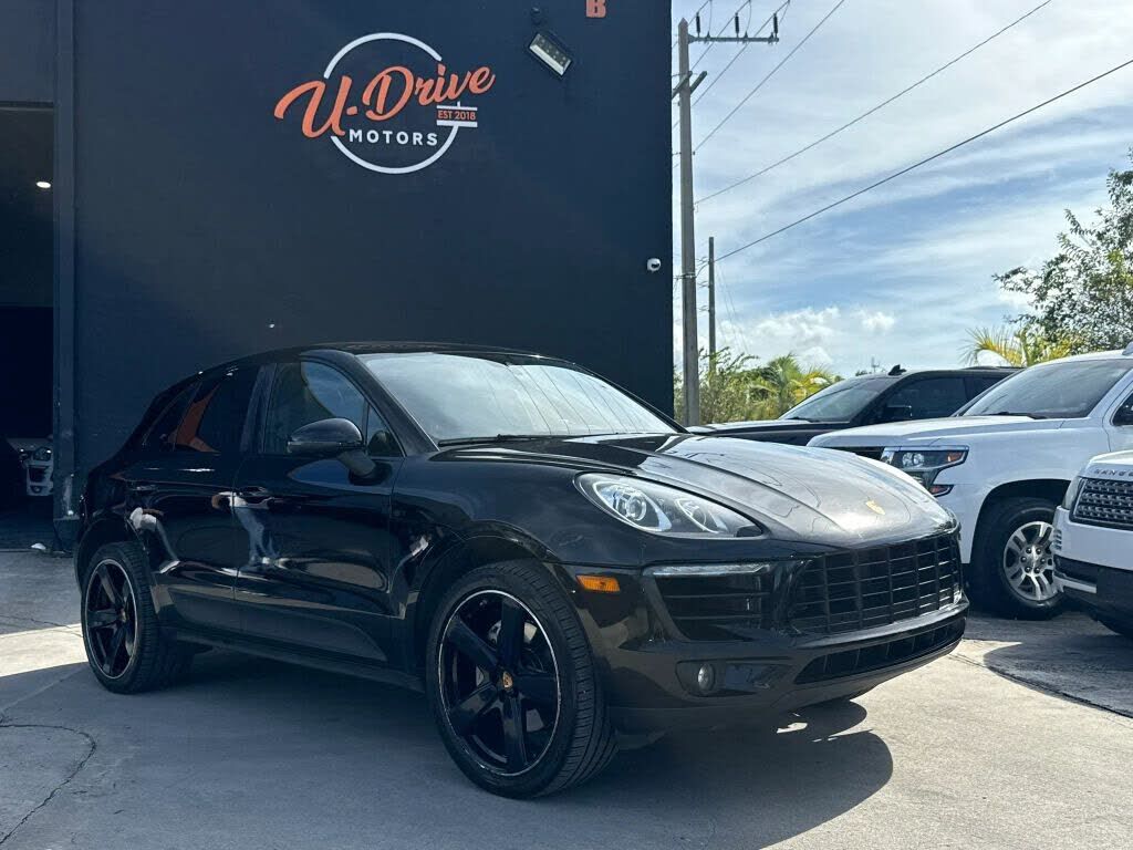 2018 PORSCHE Macan