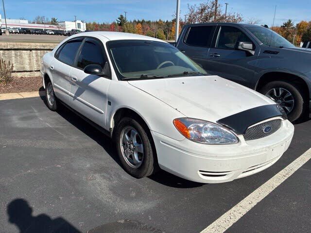 2004 FORD Taurus