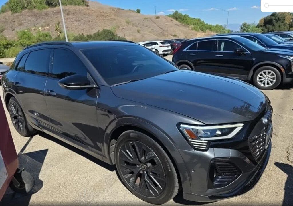 2024 AUDI Q8