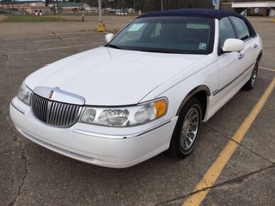 2002 LINCOLN Town Car - VIN Decoder