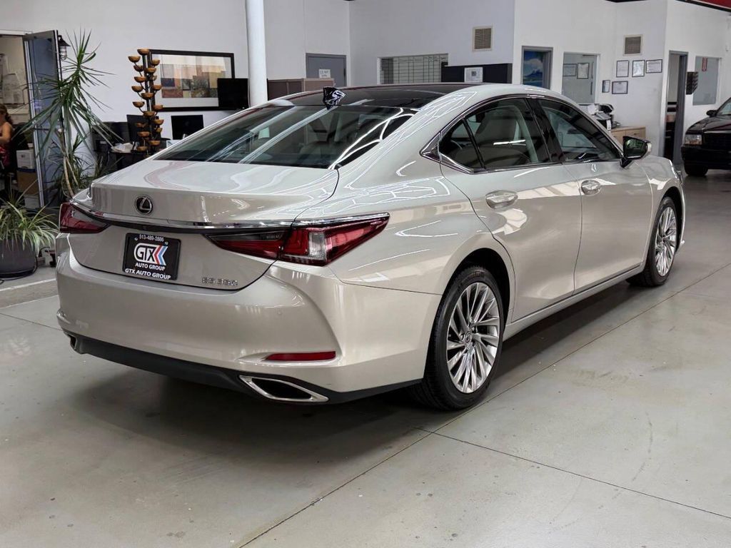 2019 Lexus ES
